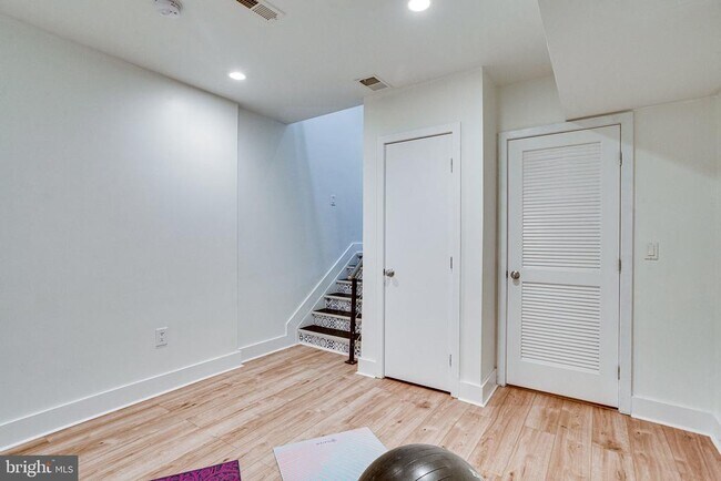 Building Photo - 1830 11th St NW