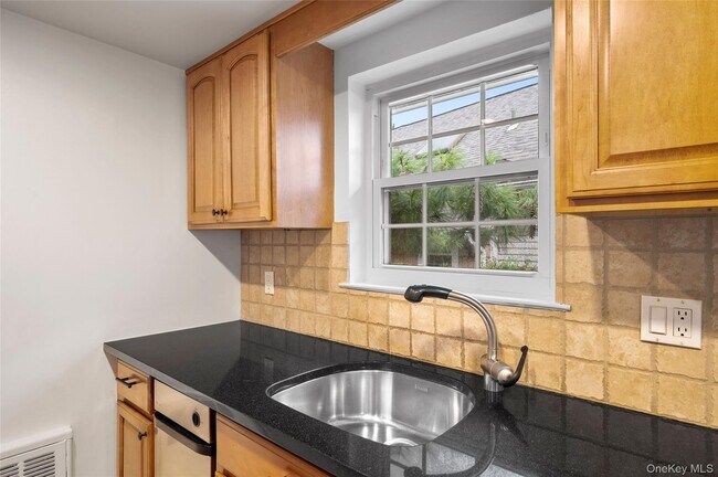 Building Photo - 130 N Kensico Ave