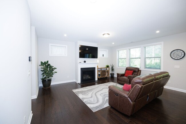 Building Photo - Spacious & Stylish Meritage Home with Sunr...