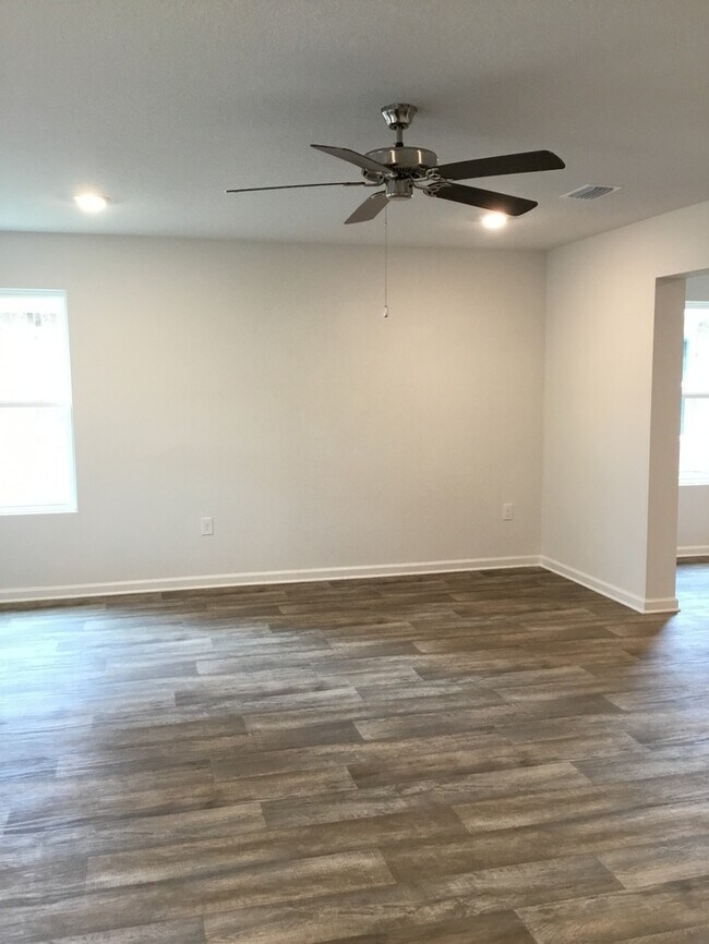 Building Photo - Beautiful 3/2 Family home in Beulah- Close to Navy Federal Credit Union Main Campus!