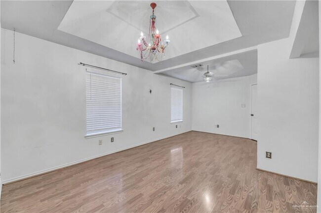 Building Photo - 416 E Nassau Ave