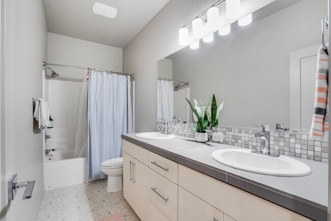 Building Photo - Beautiful 4 Bed, 3.5 Bath Rental Home in Central Beaverton Neighborhood!