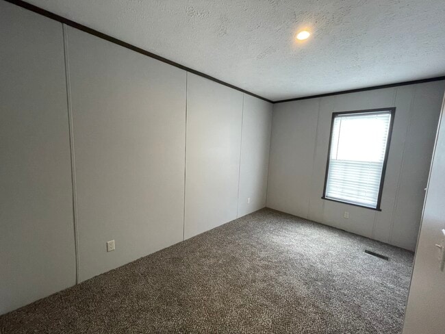 Building Photo - 46000 Geddes Rd