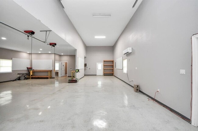 Building Photo - 2011 Halyard Dr