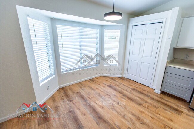 Building Photo - 2334 E Longhorn Pl