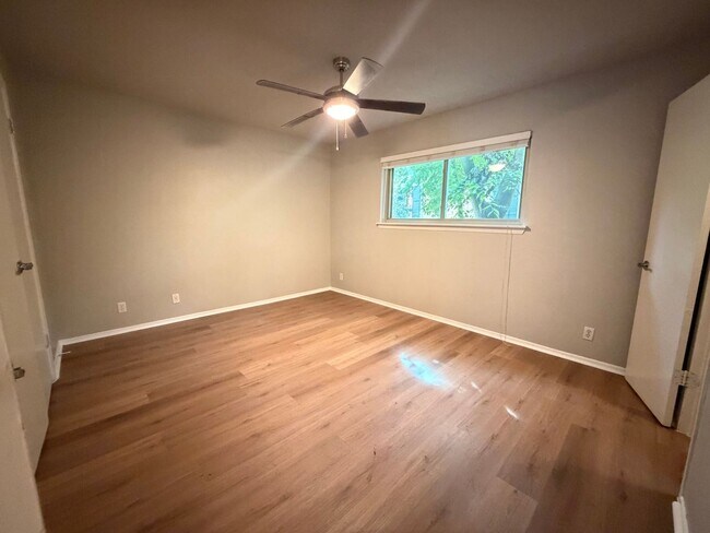 Building Photo - 1bed/1bath condo in 78704