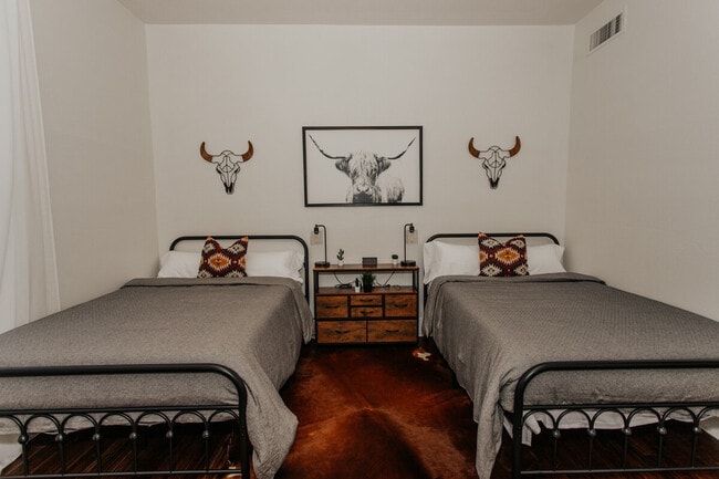 Building Photo - 3728 Homan Ave