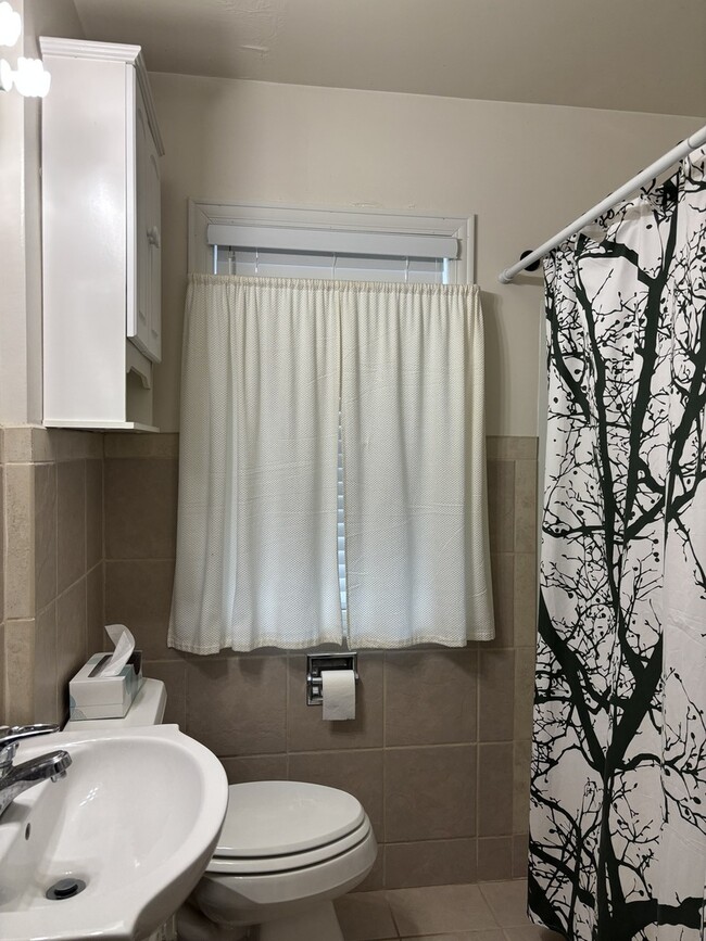 Building Photo - 23822 Amboy St