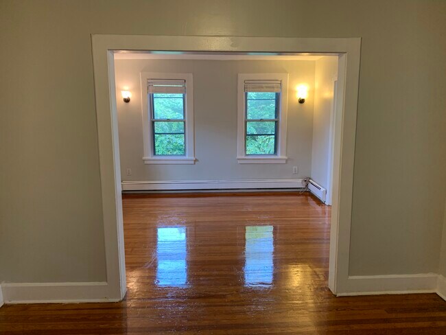 Building Photo - 307 Orange Rd