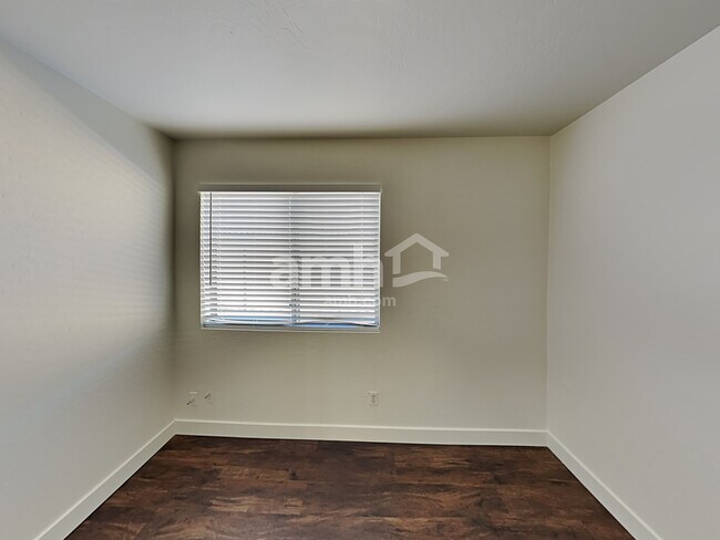 Building Photo - 2637 S 63rd Dr