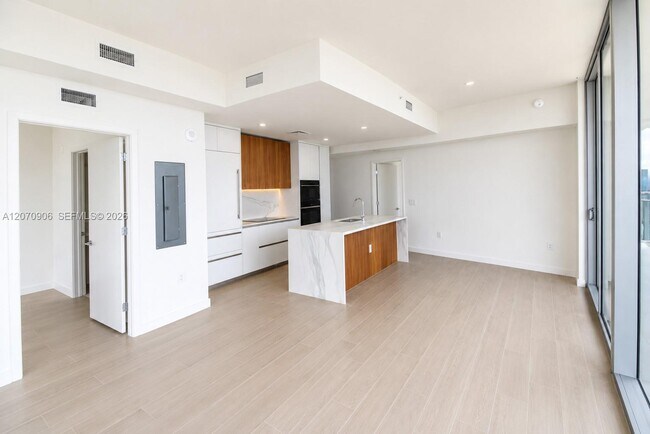 Building Photo - 1400 Biscayne Blvd