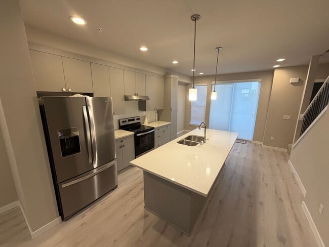 Building Photo - New Lynnwood Upscale Townhome For Rent!