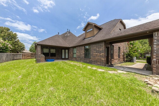 Building Photo - 33303 Winsford St
