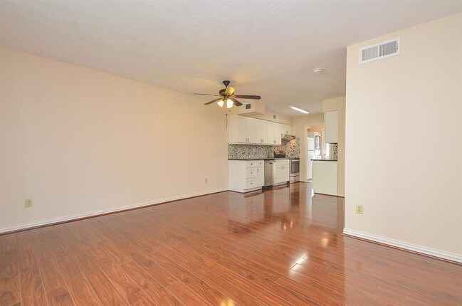 Building Photo - 2209 Bauer Dr