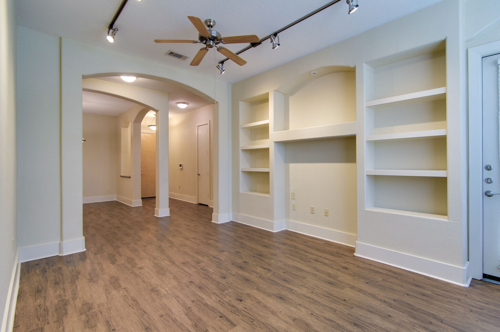 Building Photo - 2600 Hillsboro Pike