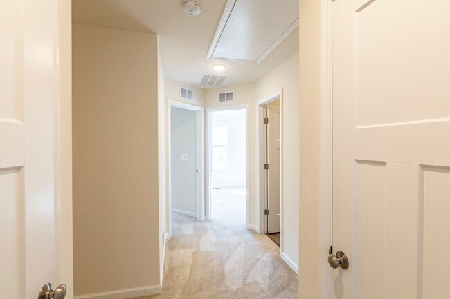 Building Photo - 3430 Montague St