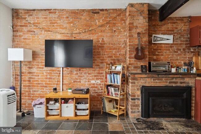 Building Photo - 3215 Hamilton St