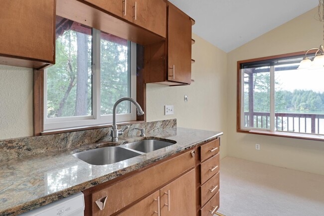 Building Photo - 22311 Overlake Loop SE