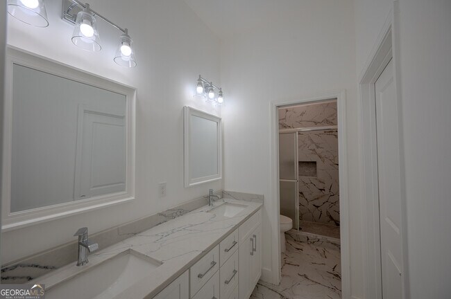 Building Photo - 1993 Reynolds Dr SW