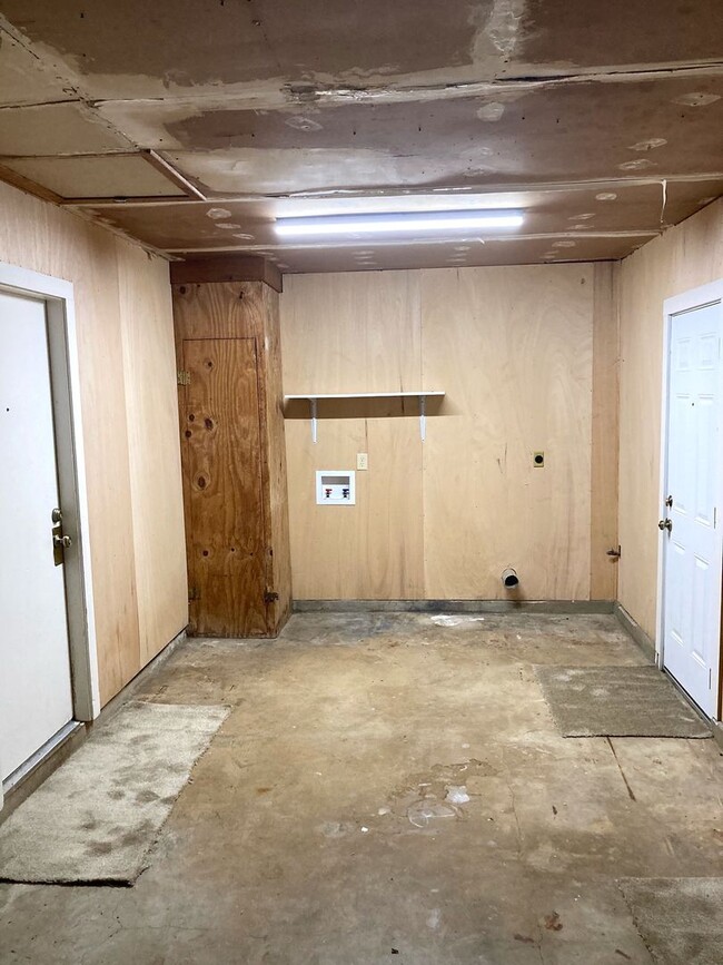 Building Photo - ZERO APPLICATION FEE. NOW ACCEPTING SECTION 8 APPLICATIONS