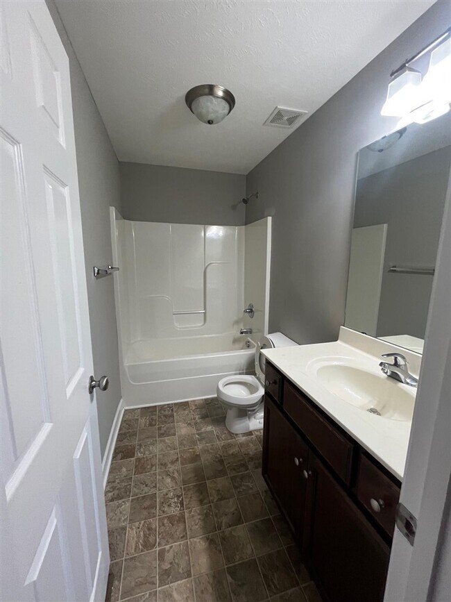 Building Photo - 279 Audley Ave
