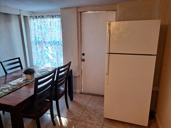 Building Photo - 6600 SW 26th St