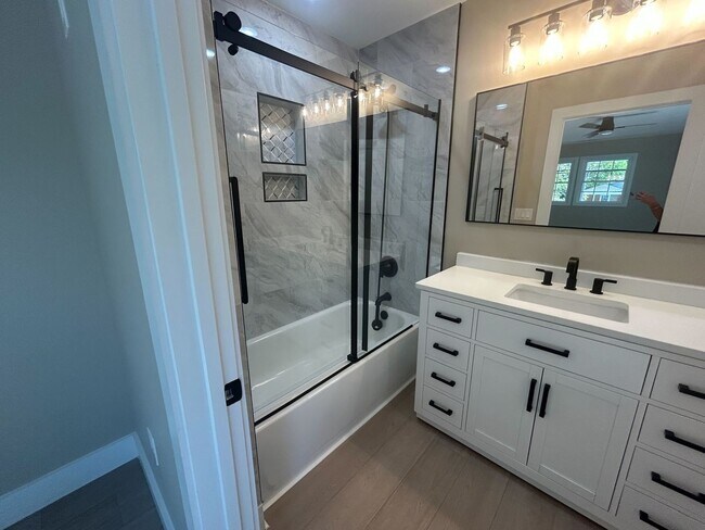 Building Photo - Beautifully Renovated 3 bedroom/3 bath**Historic Overbrook