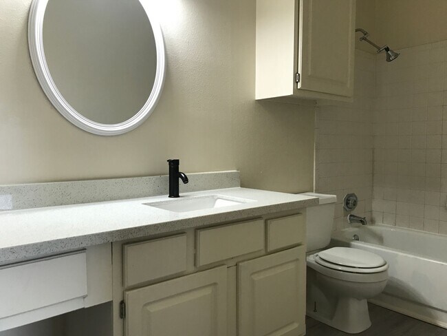 Building Photo - Great Location 2/2 BACKS TO NORTHEN WALNUT CREEK TRAIL