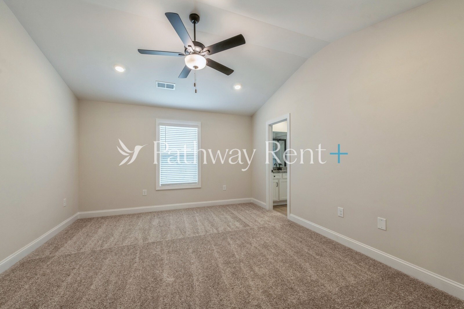Building Photo - 112 Kennford Trl