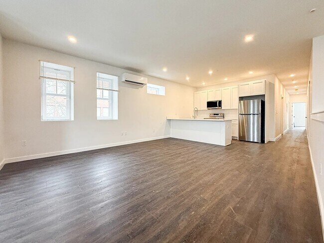 Building Photo - 71 Perrin St
