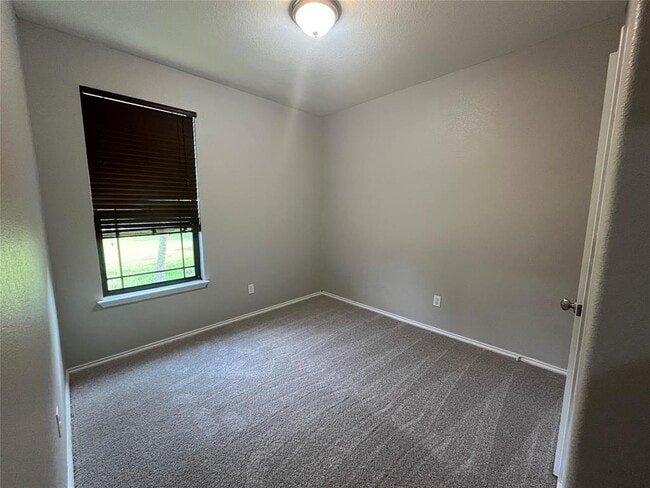 Building Photo - 2504 St James Pl