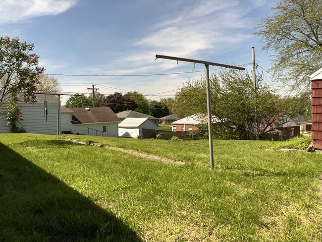 Building Photo - 2027 Ogilby Rd