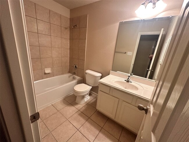 Building Photo - 2170 Brittany Colony Dr
