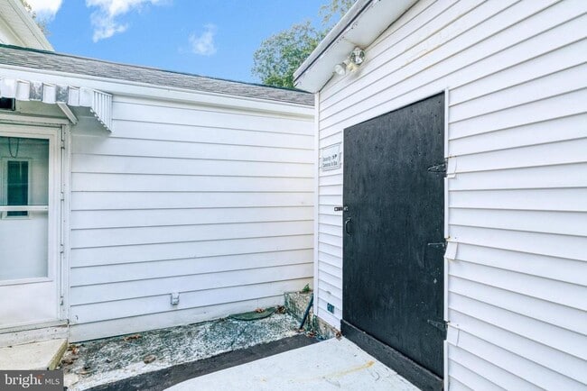 Building Photo - 3120 Chepstow Ln