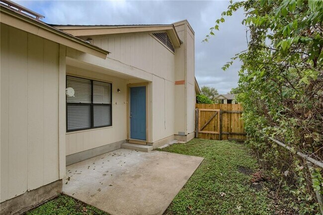 Building Photo - 12320 Thompkins Dr