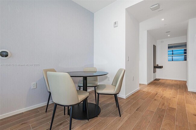 Building Photo - 398 NE 5th St