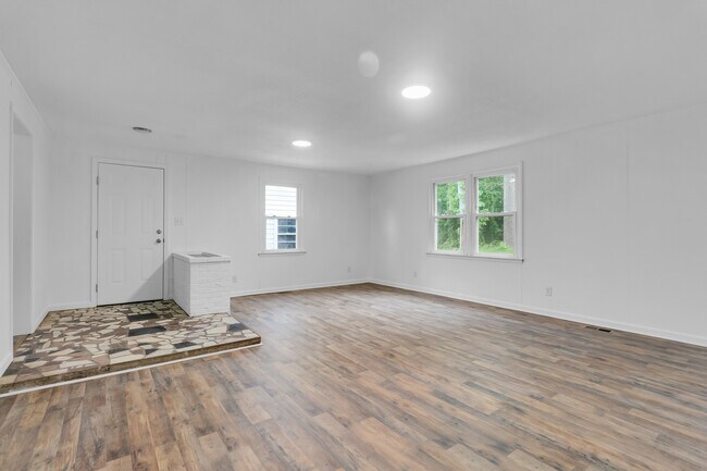 Building Photo - 300 Battleground Ave