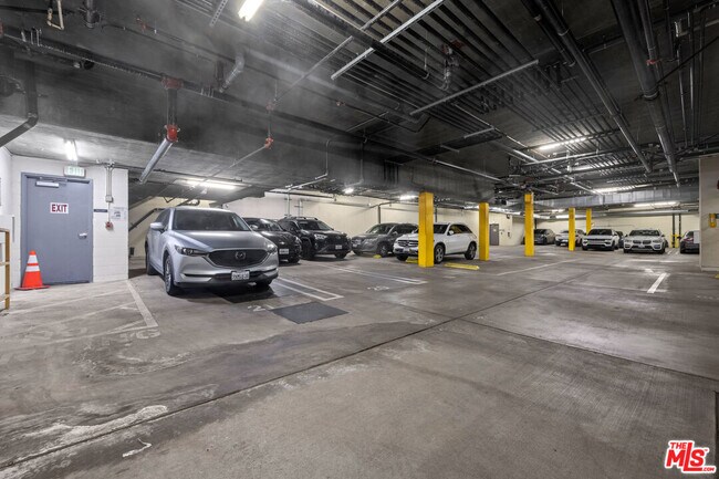 Building Photo - 1215 S Bedford St