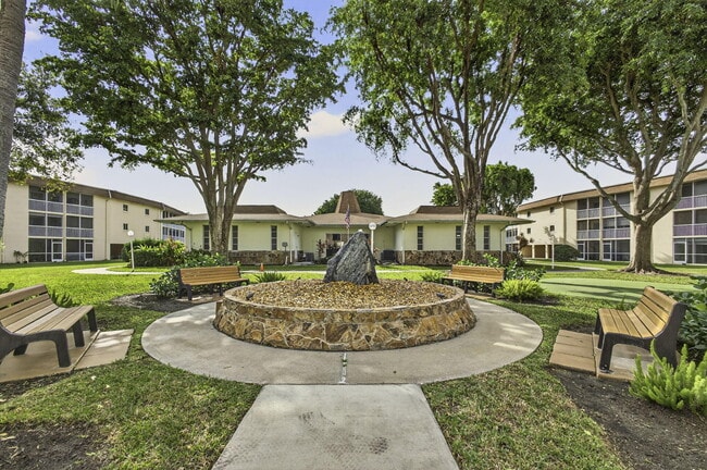 Building Photo - 700 Village Green Ct