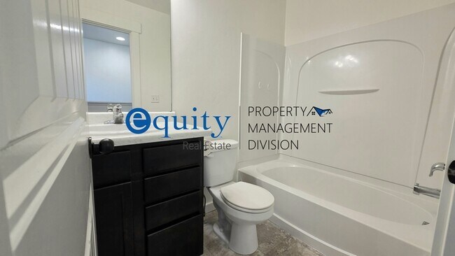 Building Photo - Newly Remodeled!
