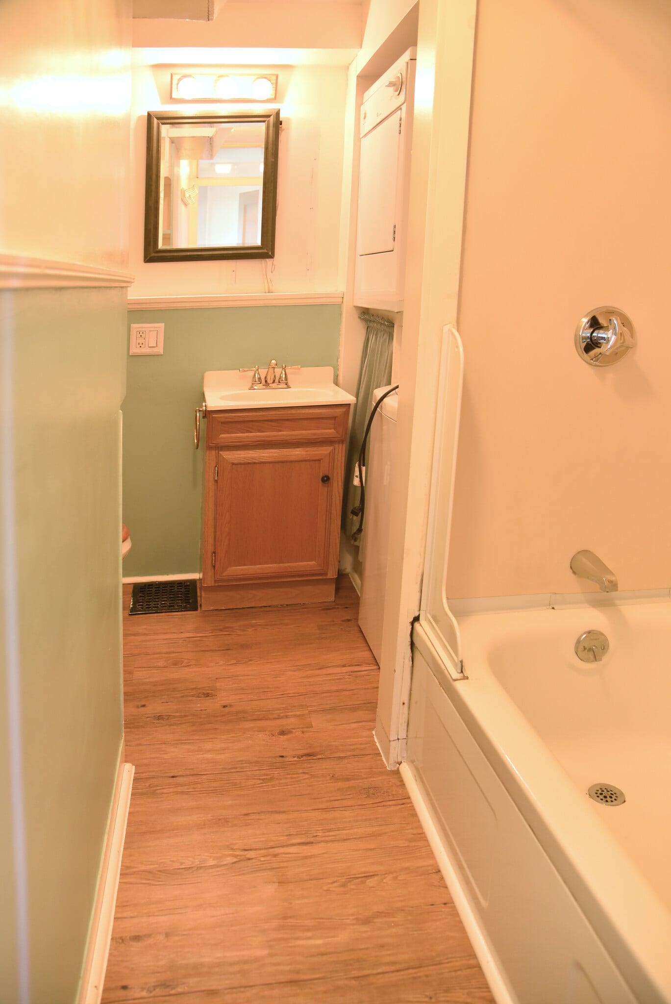 washer/ dryer hookup - 166 State St