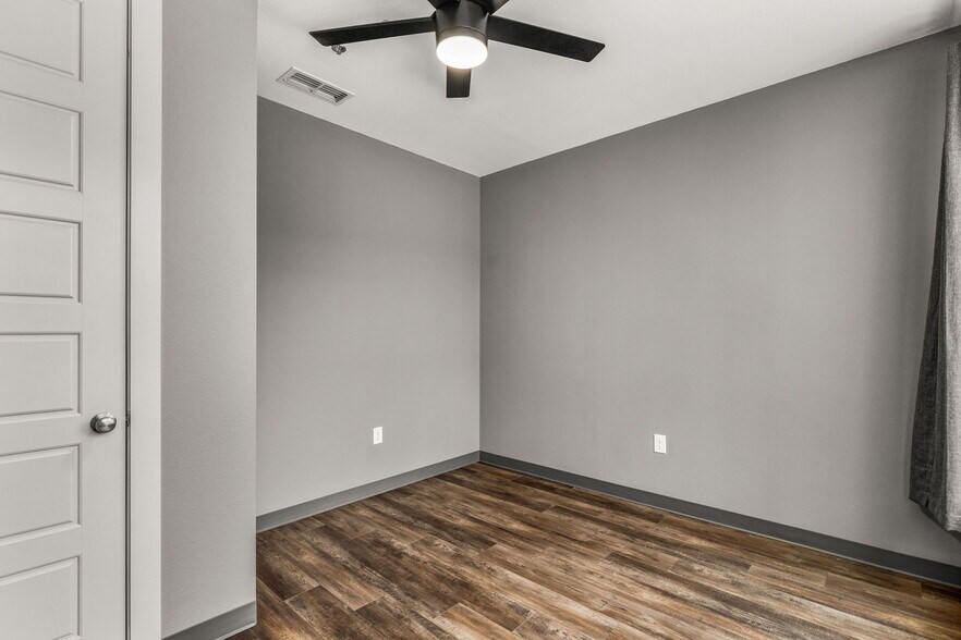 Building Photo - 901 9th St