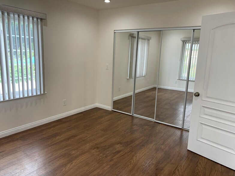 Building Photo - 729 Glenmore Blvd