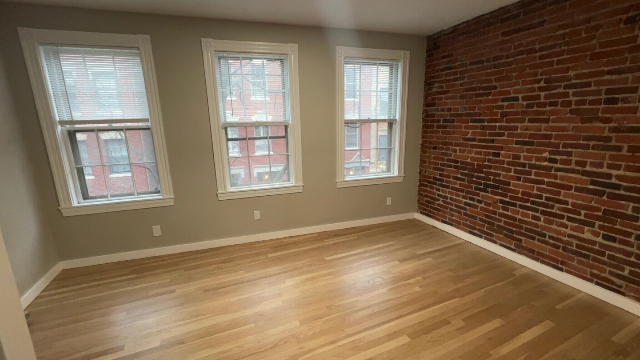 Building Photo - 82 Phillips St