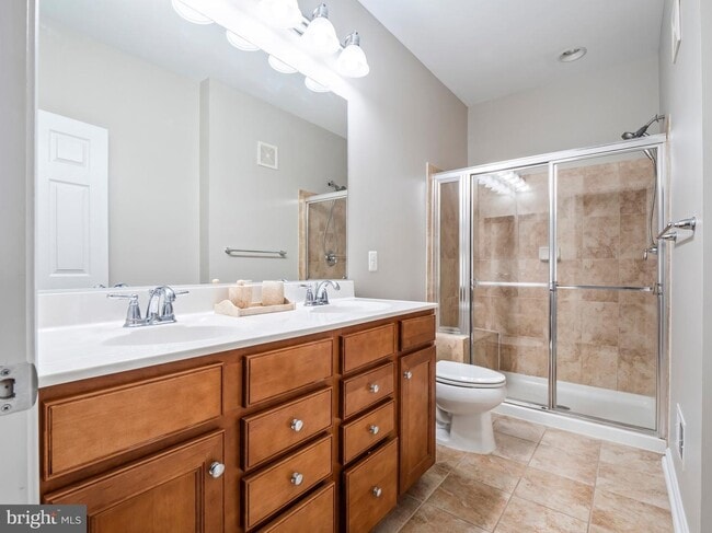 Building Photo - 43889 Centergate Dr