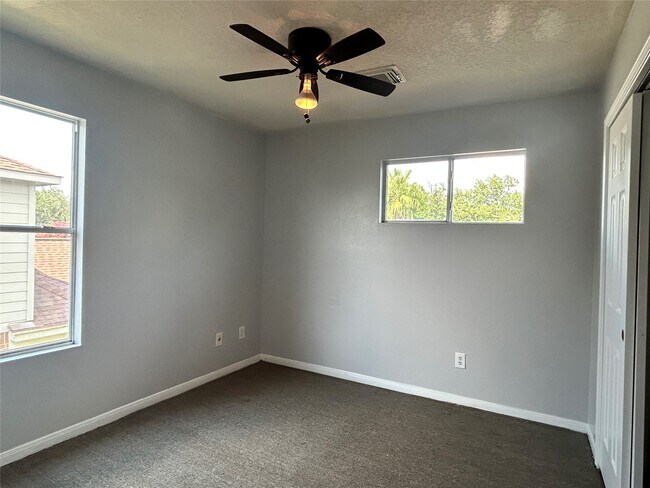 Building Photo - 1111 Fairlane Square