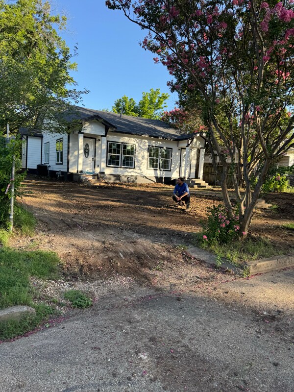 Building Photo - 1612 Live Oak Ave