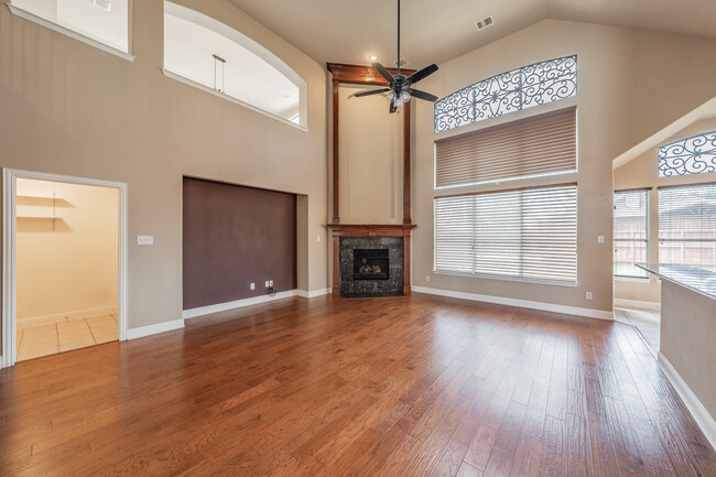 Building Photo - 1605 Buckhorn Dr