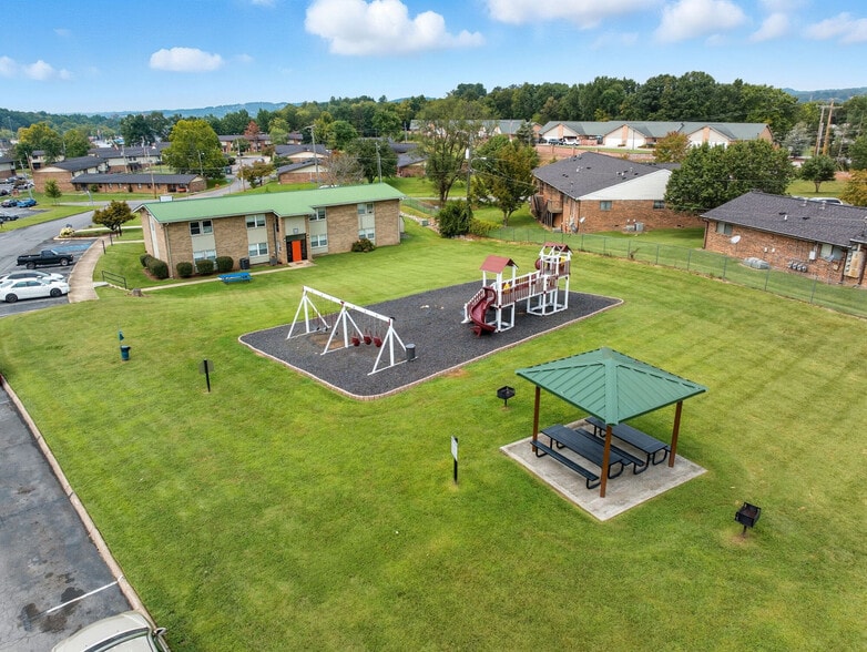 Building Photo - Bridgewater Retreat