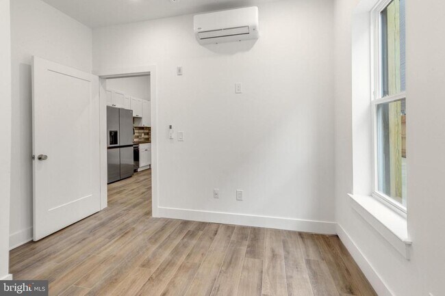 Building Photo - 2214 N Front St